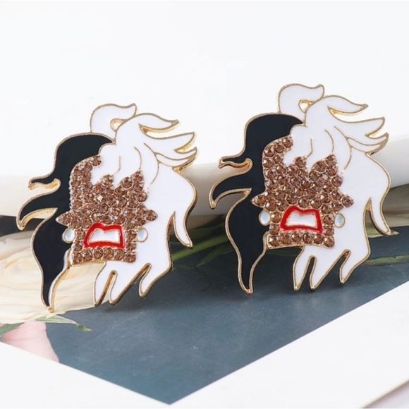 NEW CRUELLA DEVILLE DISNEY HALLOWEEN EARRINGS - Picture 1 of 5